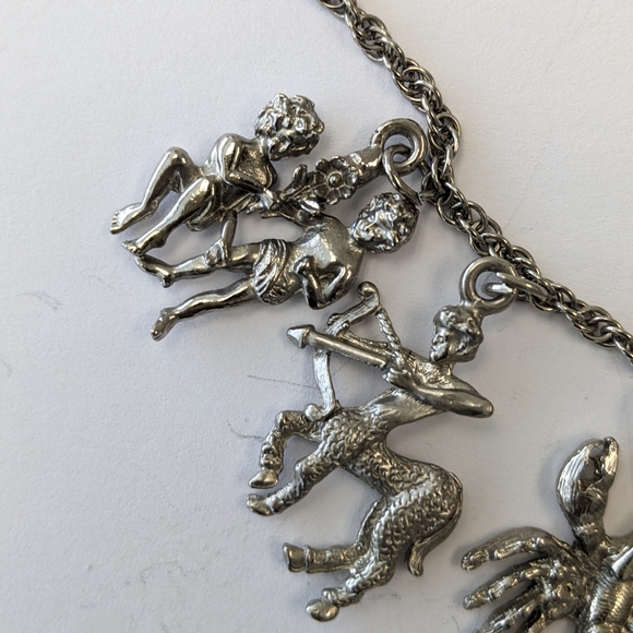 VTG SILVER TONE CHUNKY CHARM BRACELET - Picture 5 of 16